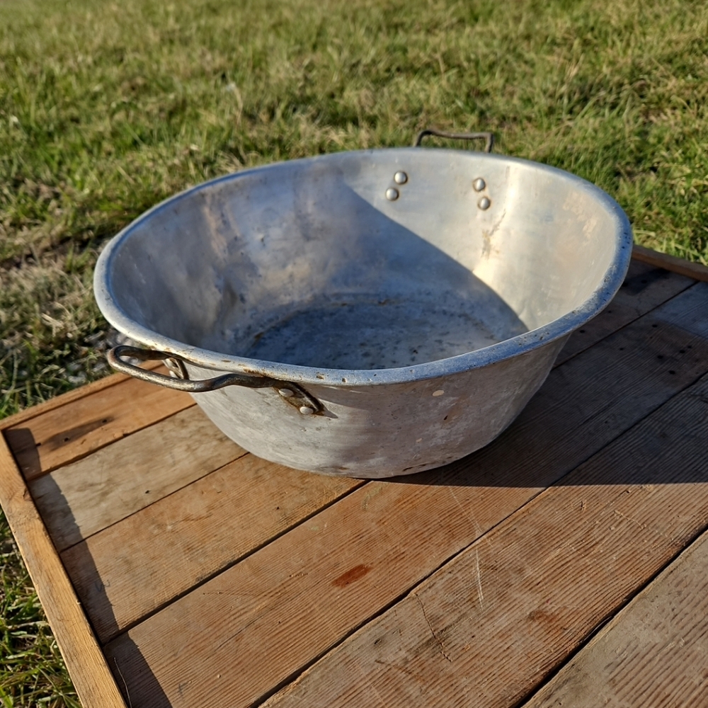 16" vintage aluminum wash basin, pot, Farmhouse Cottagecore